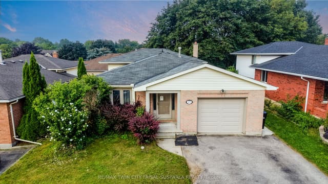 Detached at 135 Brierdale Drive, Kitchener, ON N2A 3S8
