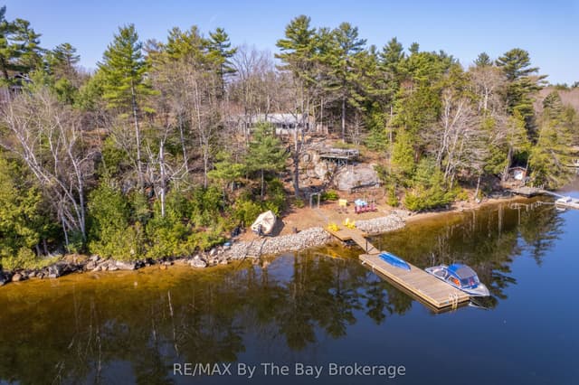 Detached at 1346 IS 980/DEER, Georgian Bay, ON P0E 1E0