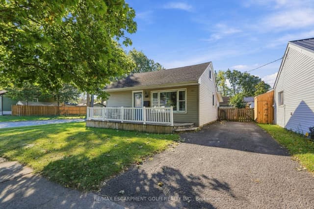 Detached at 21 Exeter Avenue, Welland, ON L3B 4X9