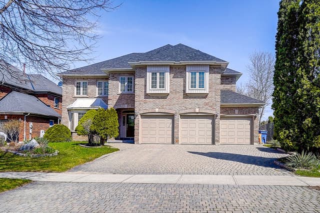 Detached at 725 Exceller Circle, Newmarket, ON L3X 1P4