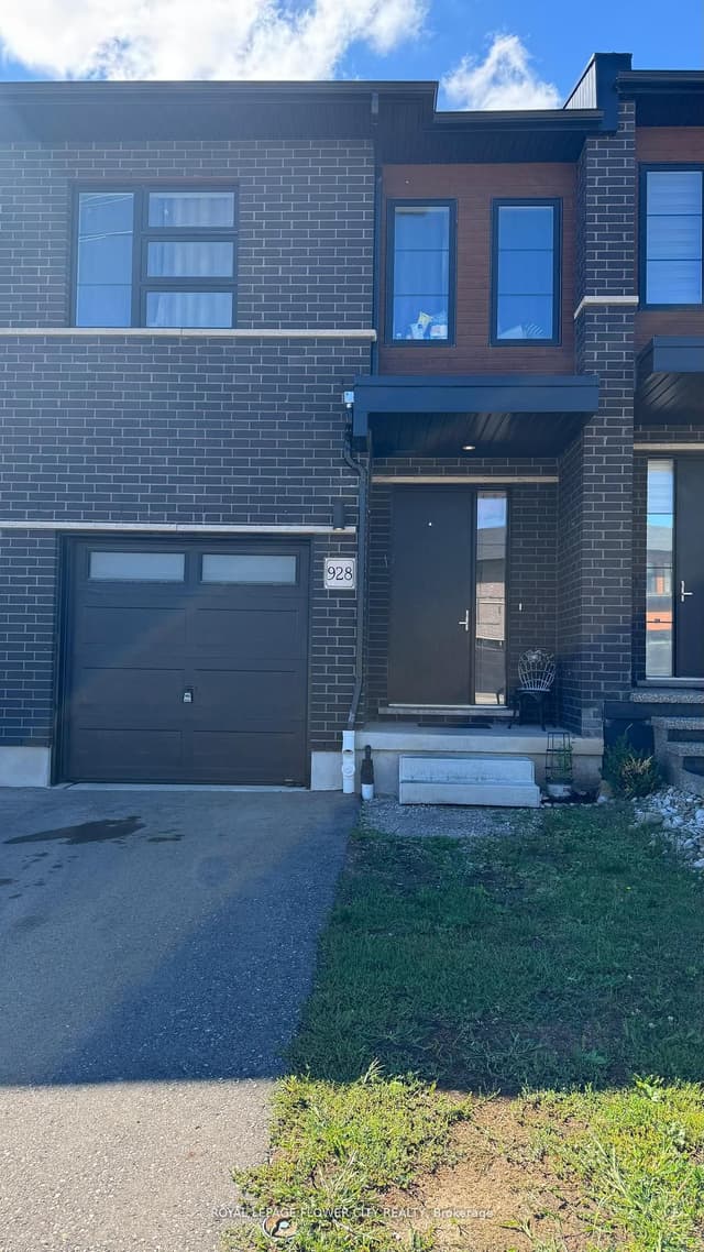 Att/Row/Townhouse at 928 Robert Ferrie Drive, Kitchener, ON N2R 0P9