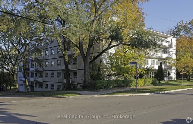 Multiplex at 323 Park Lawn Road 203, Toronto, ON M8Y 3K3, Toronto W07