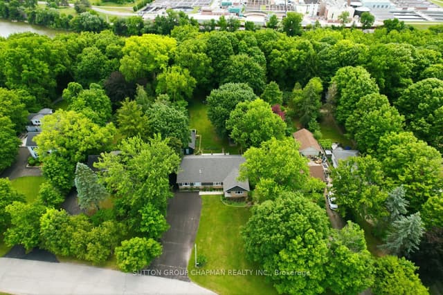 Detached at 408 Old Riverside Drive, London North, ON N6H 4T3