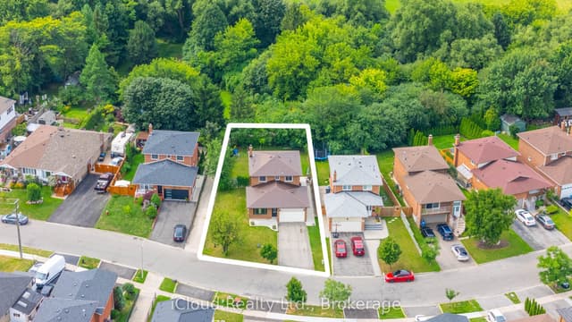 Detached at 83 Fairglen Avenue, Brampton, ON L6X 1K7