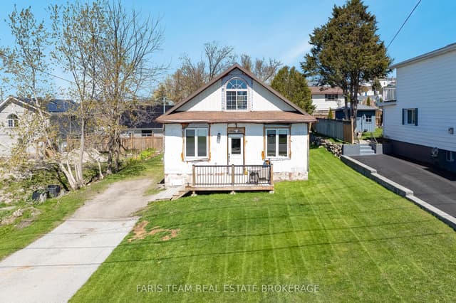 Detached at 5 Scott Street, Penetanguishene, ON L9M 1N1