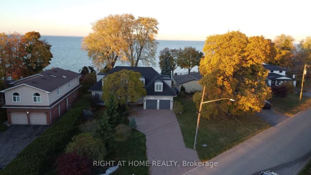 Detached at 5 Wendakee Drive ROOM, Hamilton, ON L8E 5T1