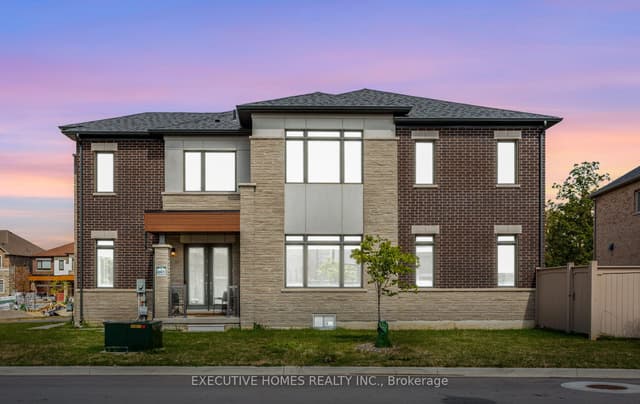 Detached at 77 Pond View Gate, Hamilton, ON L8B 2A1