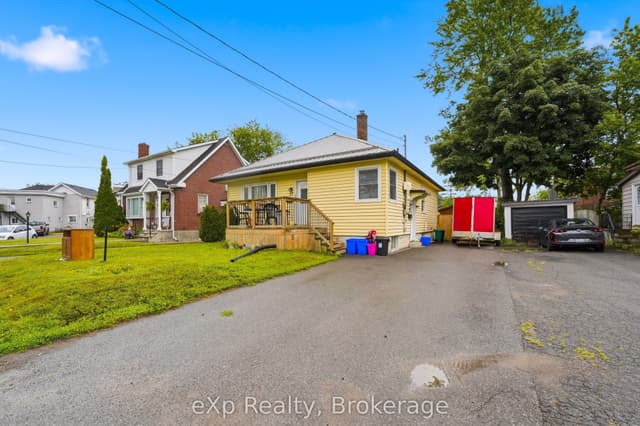 Duplex at 17 Burton Street, Belleville, ON K8P 1E5