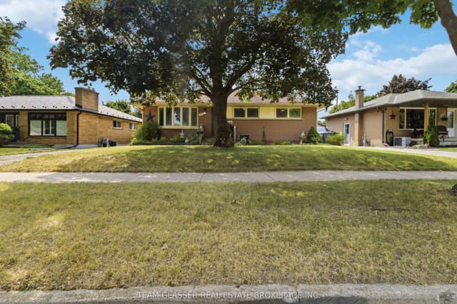 Detached at 307 TWEEDSMUIR Avenue, London East, ON N5W 1L5