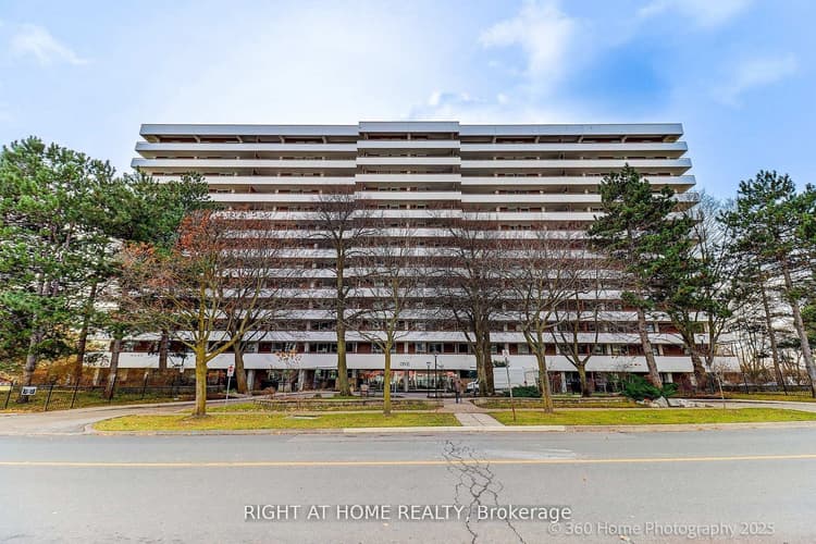 1 Royal Orchard Boulevard