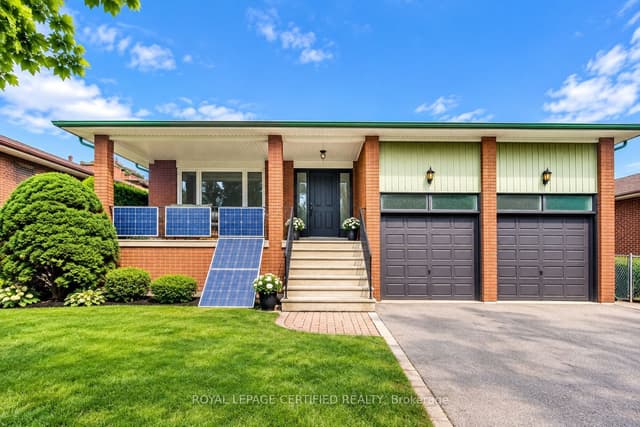 Detached at 1554 Goldmar Drive, Mississauga, ON L4X 1N5