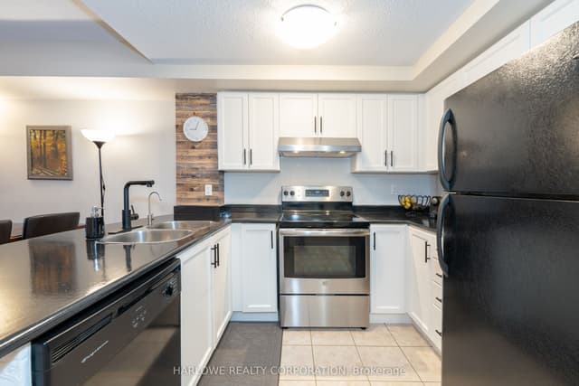 Condo Apartment at 35 Hunt Avenue 401, Richmond Hill, ON L4C 4H1