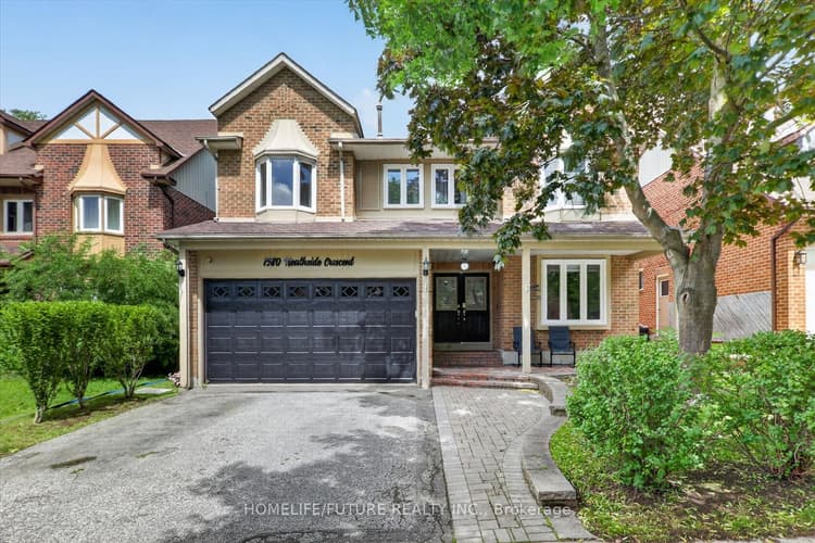 1580 Heathside Crescent
