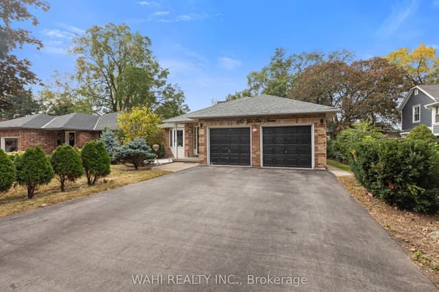 Detached at 982 Glen View Avenue, Burlington, ON L7T 3Y6
