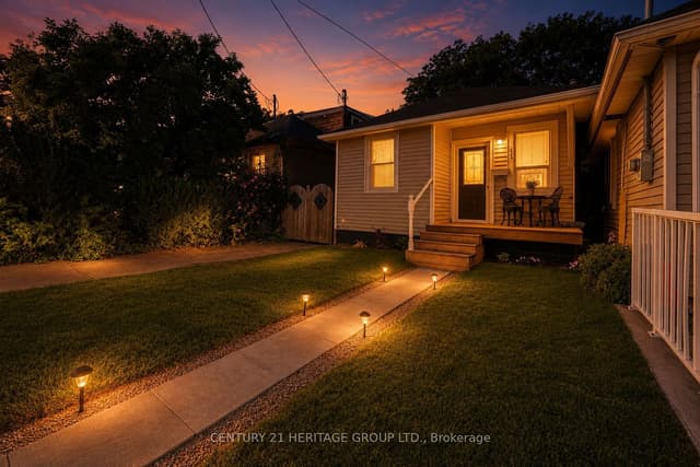 Detached at 41 Biggar Avenue, Hamilton, ON L8L 3Z3