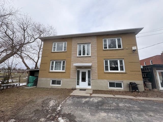 Multiplex at 188 Henry Street, Quinte West, ON K8V 5L3