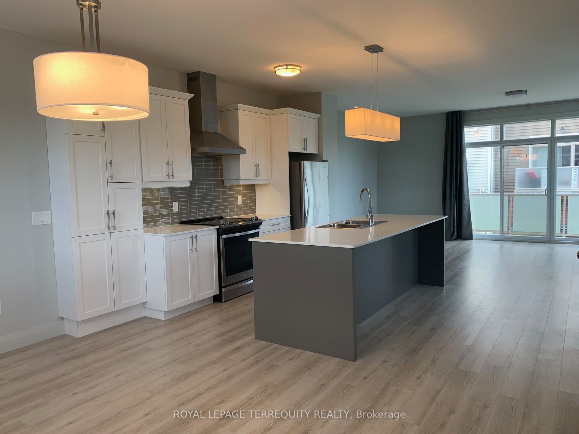 Suite 2, Unit 2 · 3025 Singleton Ave