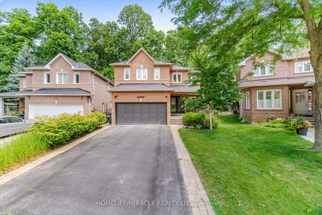 Detached at 6089 Carradine Court, Mississauga, ON L5V 2C2