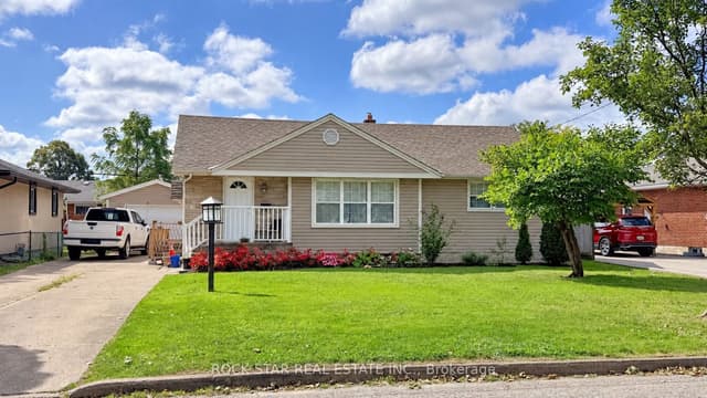 Detached at 12 Roseland Avenue, St. Catharines, ON L2M 5Z2