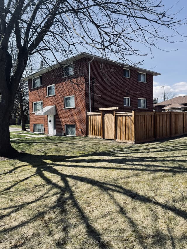 Triplex at 580 Digby Avenue, Oshawa, ON L1G 1W6