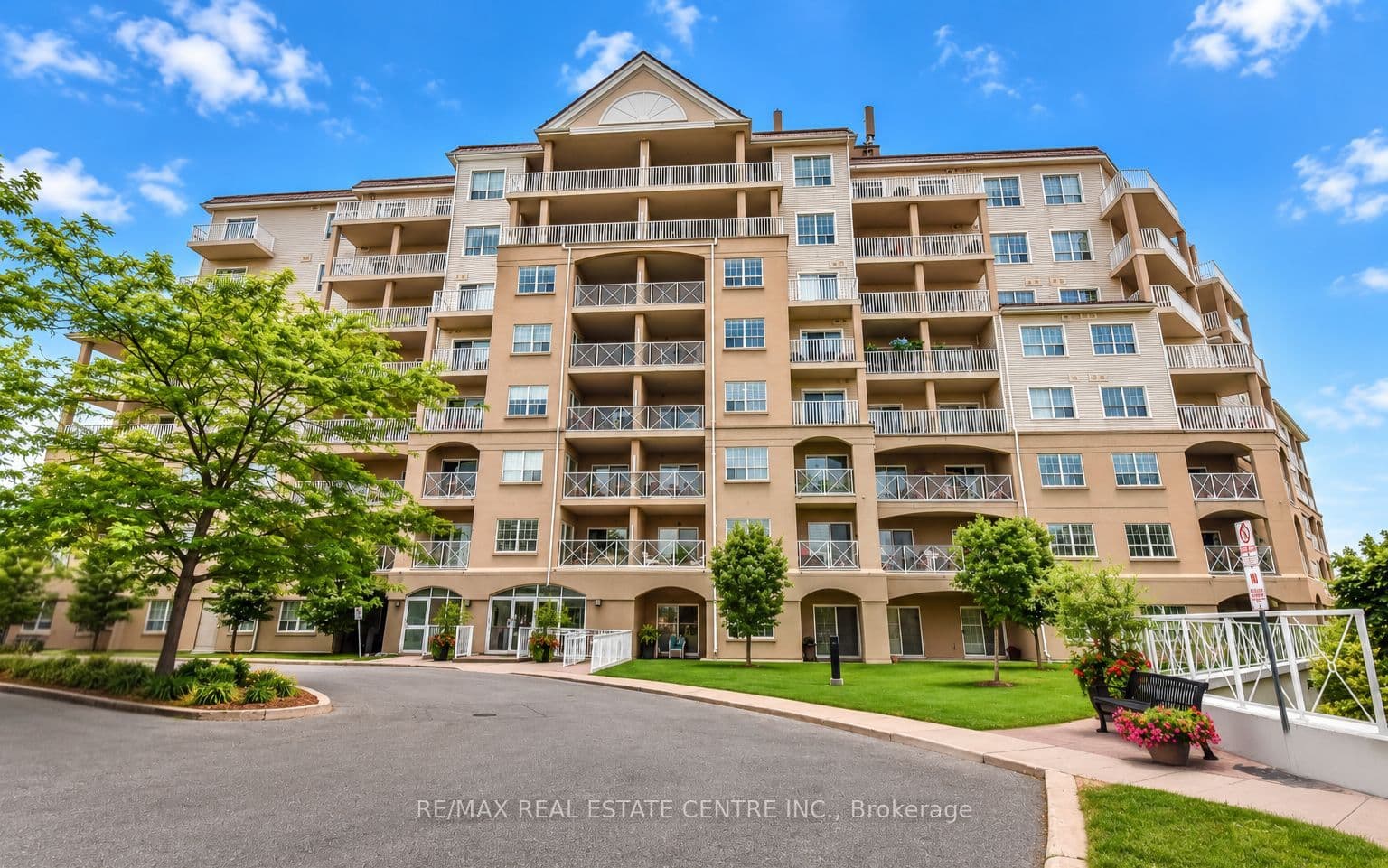 Suite 213 · Floor 2, Unit 213 · 354 Atherley Rd
