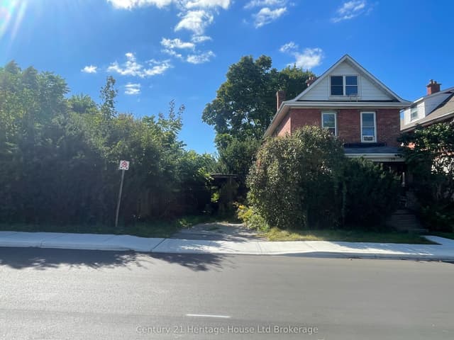Duplex at 199 Wellington Street N, Woodstock, ON N4S 6R7