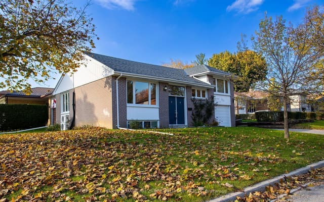 Detached at 210 Harrygan Crescent, Richmond Hill, ON L4C 4J1