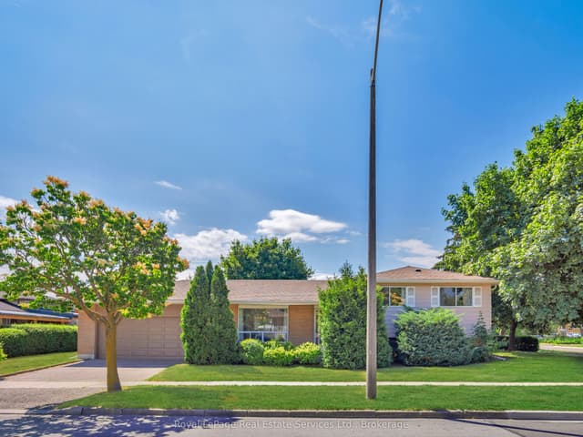 Detached at 1 Mosswood Lane, Toronto, ON M9V 1M3, Toronto W10