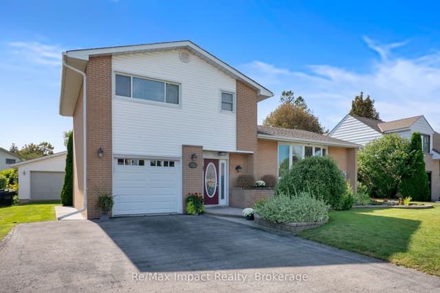 Detached at 702 Westdale Court, Oshawa, ON L1J 5B5