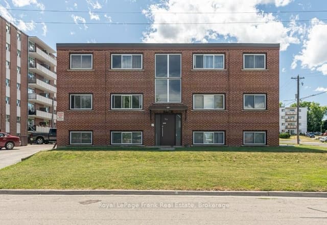 Multiplex at 180 Nipigon Street, Oshawa, ON L1J 4N5