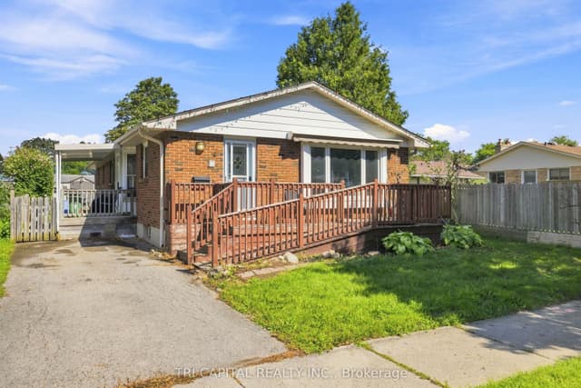 Detached at 4 Harding Crescent, London South, ON N6E 1G3