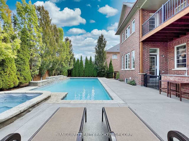 Detached at 7 Cape George Trail, King, ON L7B 0A2