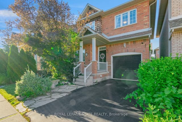 Detached at 33 Panorama Way, Hamilton, ON L8E 6C6