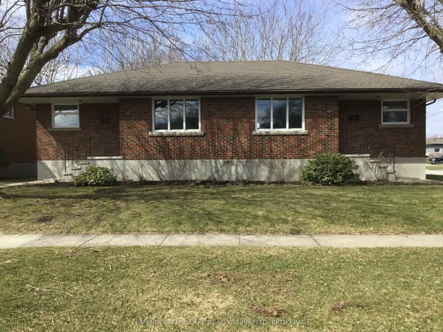 Semi-Detached at 400 Wellington Street, Port Colborne, ON L3K 2K6