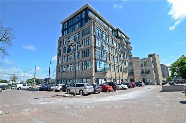 Unit 208, Unit 208 · 10376 Yonge St