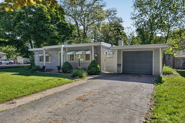 Detached at 32 Ghent Street, St. Catharines, ON L2N 2C6
