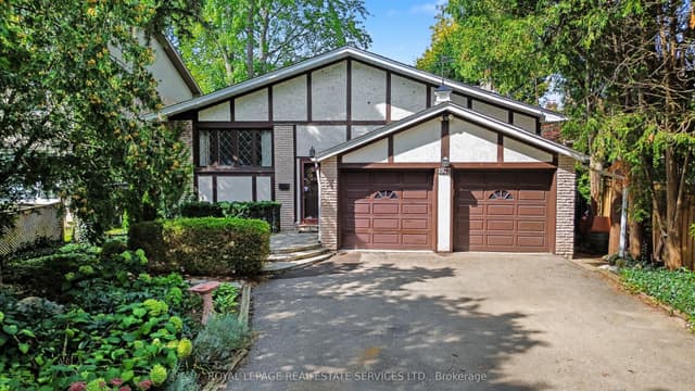 Detached at 1577 Thompson Street, Mississauga, ON L5C 1B4