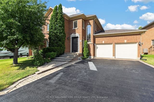 Detached at 669 Kingsmere Avenue, Newmarket, ON L3X 1L5