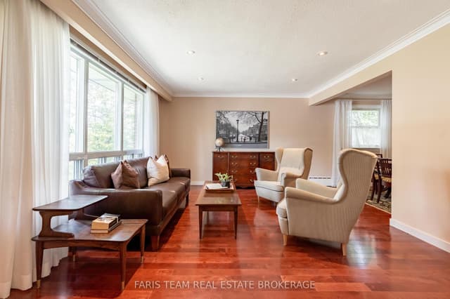 Detached at 90 Bedford Park Avenue, Richmond Hill, ON L4C 2N8