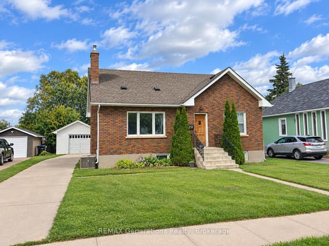 Detached at 251 Francis Street W, Thunder Bay, ON P7C 4C1