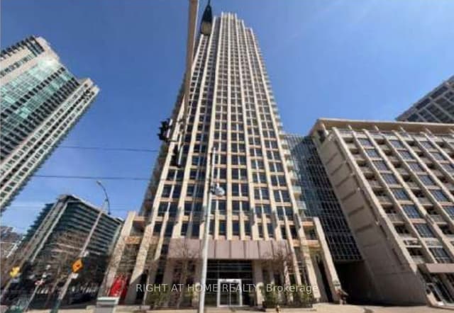 Condo Apartment at 628 FLEET Street 405, Toronto, ON L5H 4C6, Toronto C01