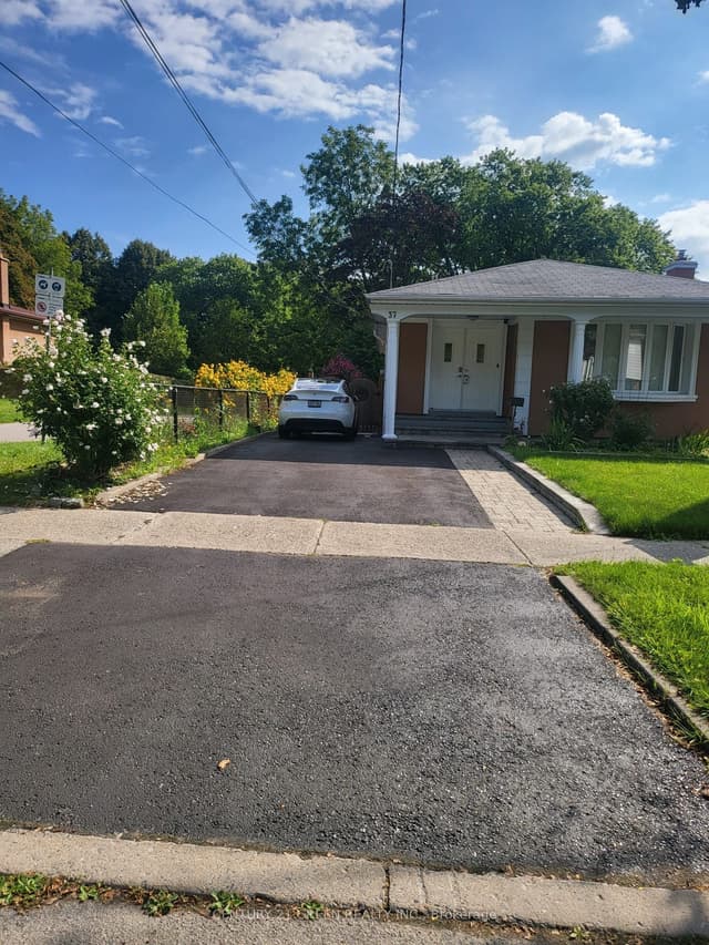 Detached at 37 Ravenview Drive BSMT, Toronto, ON M1E 3L9, Toronto E10