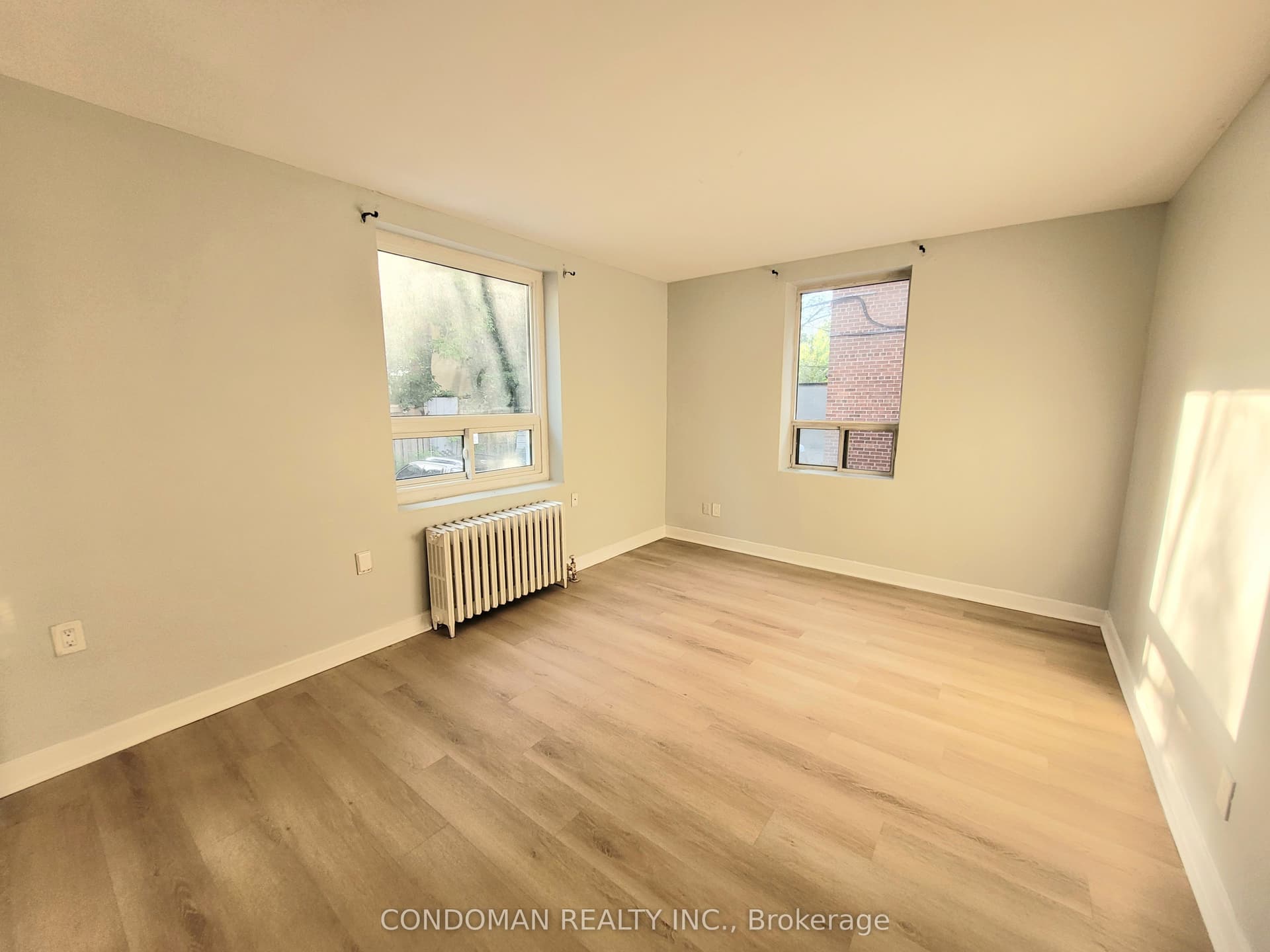 852 Broadview Avenue in M4K