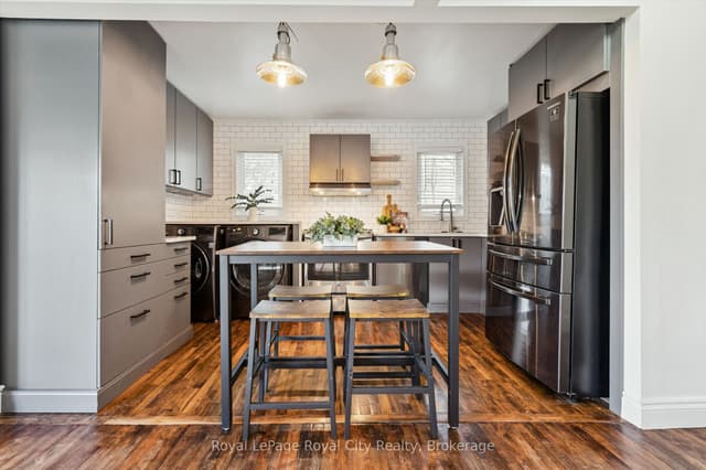 Detached at 39 Ridgewood Avenue, Guelph, ON N1H 6C3