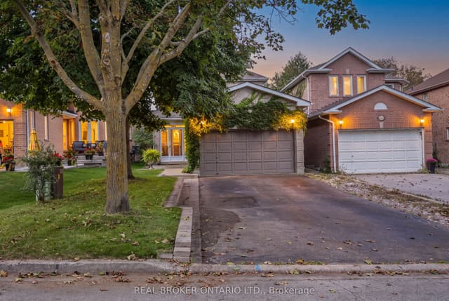 Detached at 408 Flanagan Court, Newmarket, ON L3X 2E9