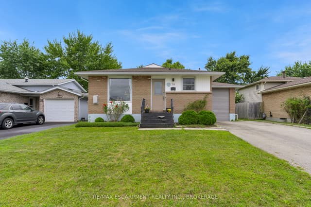 Triplex at 76 Marc Boulevard, Welland, ON L3B 5V1
