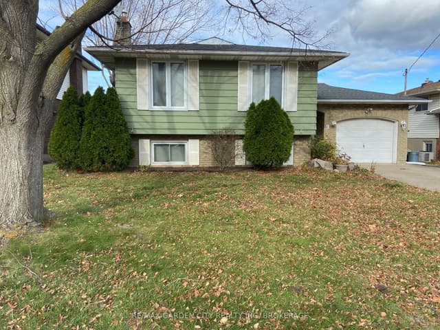 Detached at 9 STONEGATE Drive Upper, St. Catharines, ON L2P 3K9