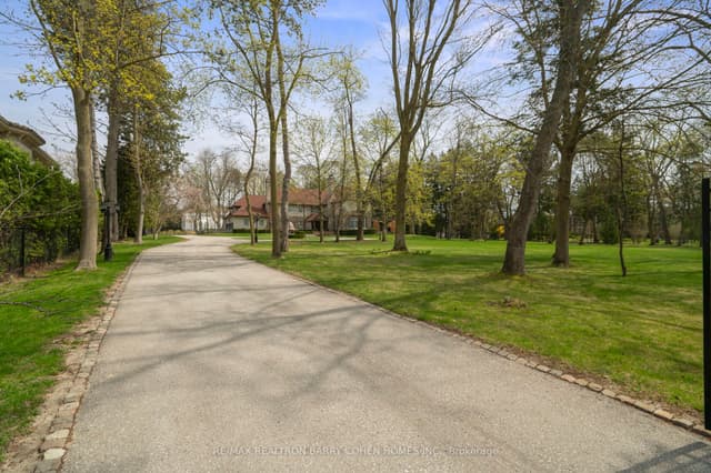 Detached at 15 Park Lane Circle, Toronto, ON M3B 1Z8, Toronto C12