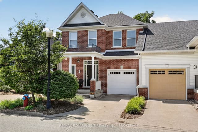 Condo Townhouse at 3 Black Walnut Common, St. Catharines, ON L2S 4C8
