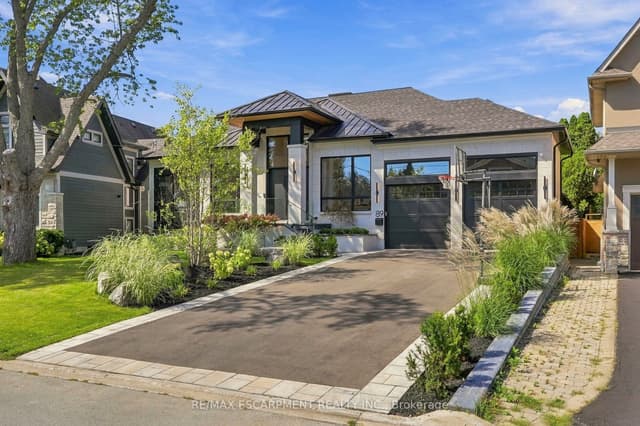 Detached at 89 Cumberland Drive, Mississauga, ON L5G 3N2